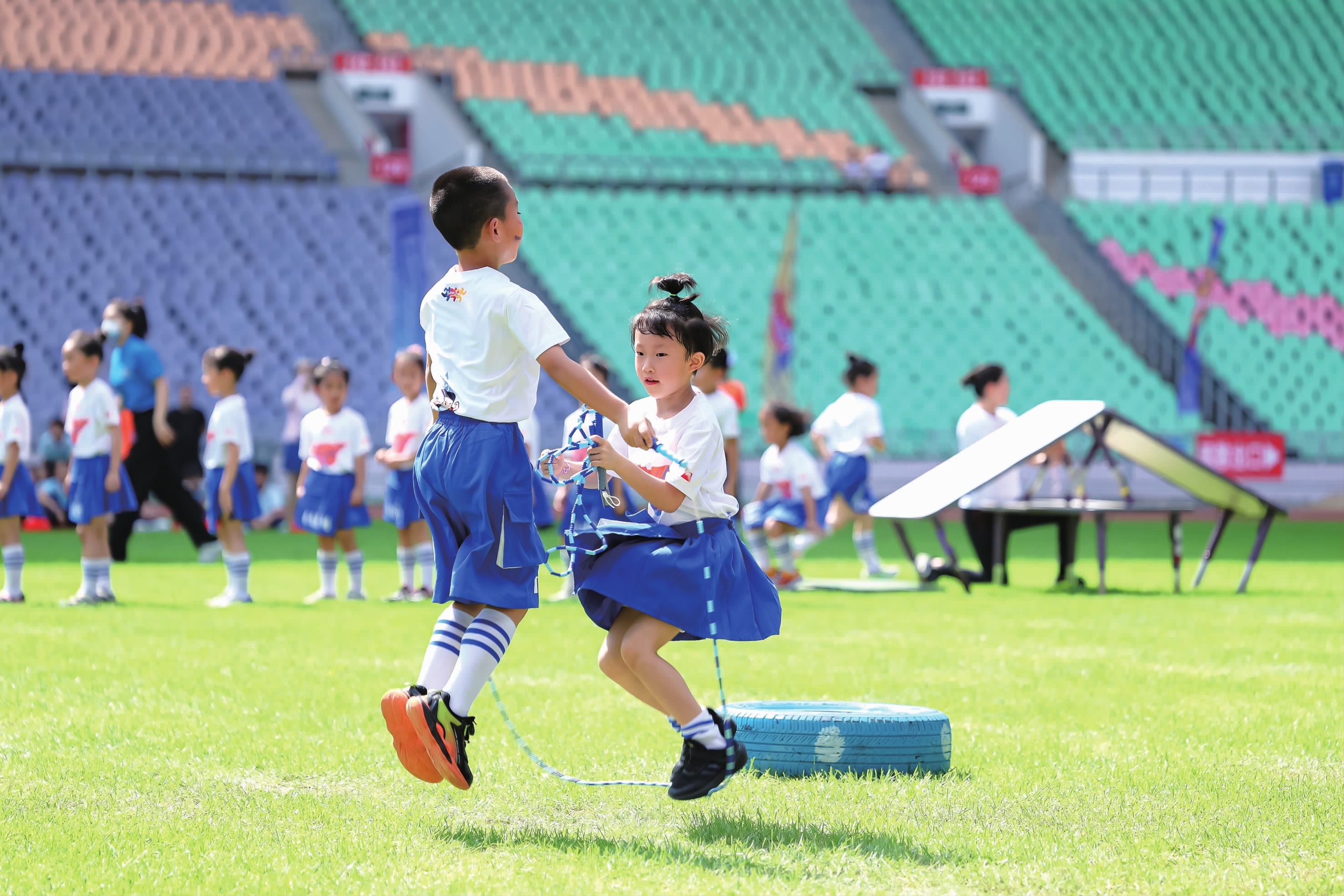 [田径]吴艳妮刷新个人最好成绩 跻身60米栏半决赛